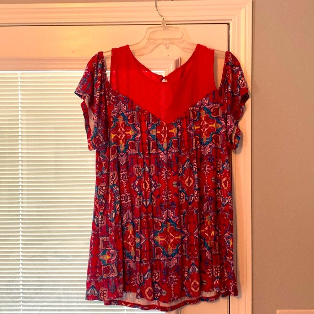 Super soft knit by Torrid. Off shoulder sleeve. Hangs well at waist.